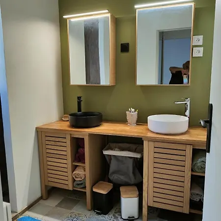 Rez De Chausee Avec Exterieur Privatif, 4km Apartament *